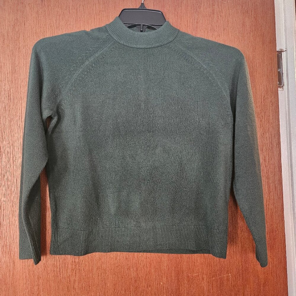 Olive sweater, petite small, cropped